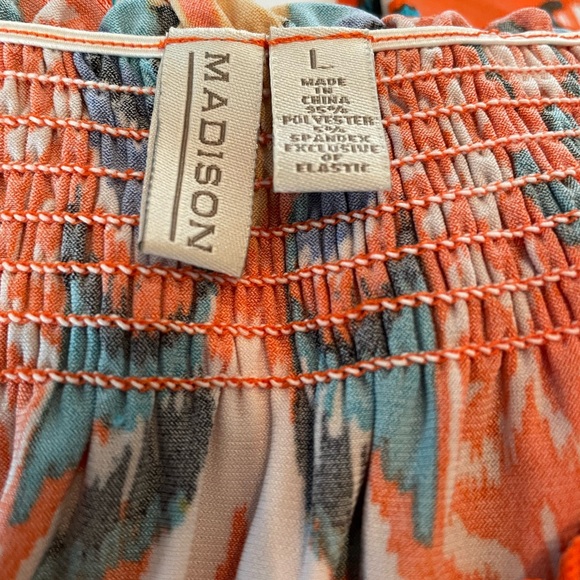 Madison, Orange Print, Short Sleeve Top, Size Large. - Picture 4 of 4